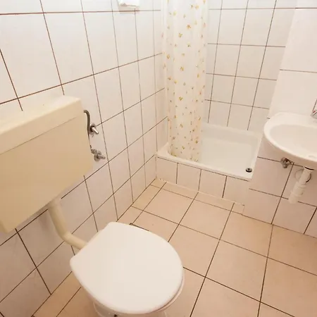 3 Bedroom Cozy Apartment In Sibenik