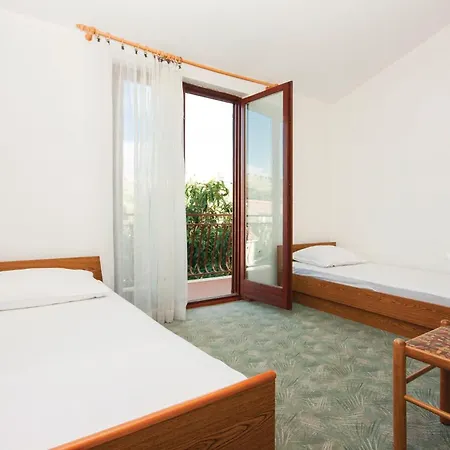 3 Bedroom Cozy Apartment In Sibenik