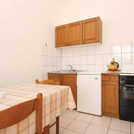 Three-bedroom In 希贝尼克