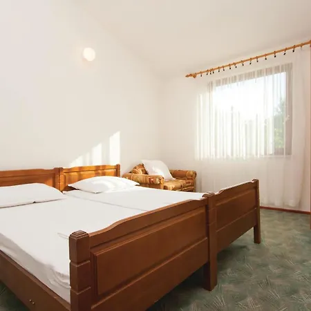 3 Bedroom Cozy Apartment In Sibenik