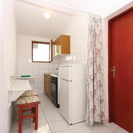 Three-bedroom In 希贝尼克