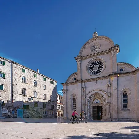 3 Bedroom Cozy Apartment In Sibenik * Шибеник