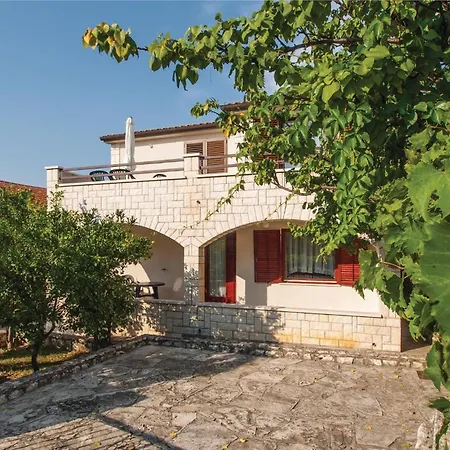 公寓 Three-bedroom In 希贝尼克